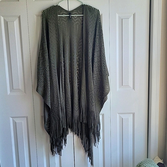 torrid Jackets & Blazers - NWOT Torrid OSFM olive green ruana
